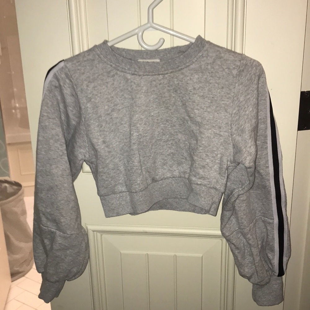 Grey Cropped hoodie with stripped sleeves - garage